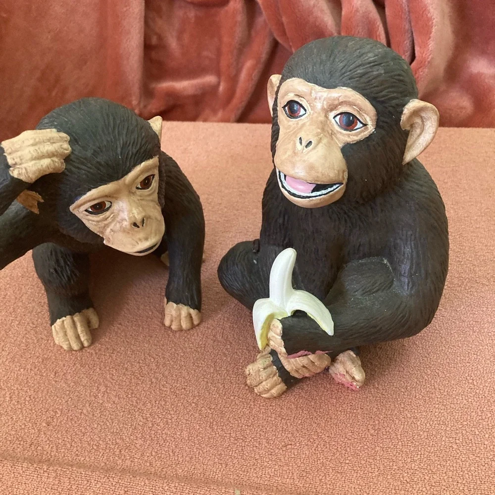 Adorable ceramic monkeys hand painted in pristine condition - Picture 6 of 6